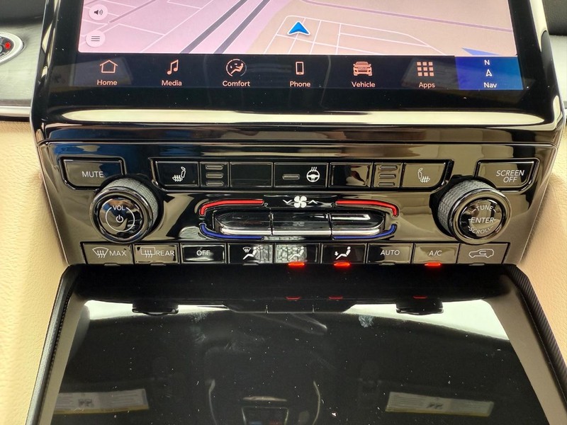 Jeep Grand Cherokee L Vehicle Full-screen Gallery Image 29