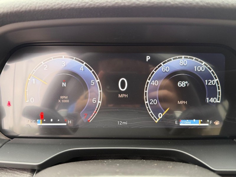 Jeep Grand Cherokee L Vehicle Full-screen Gallery Image 33