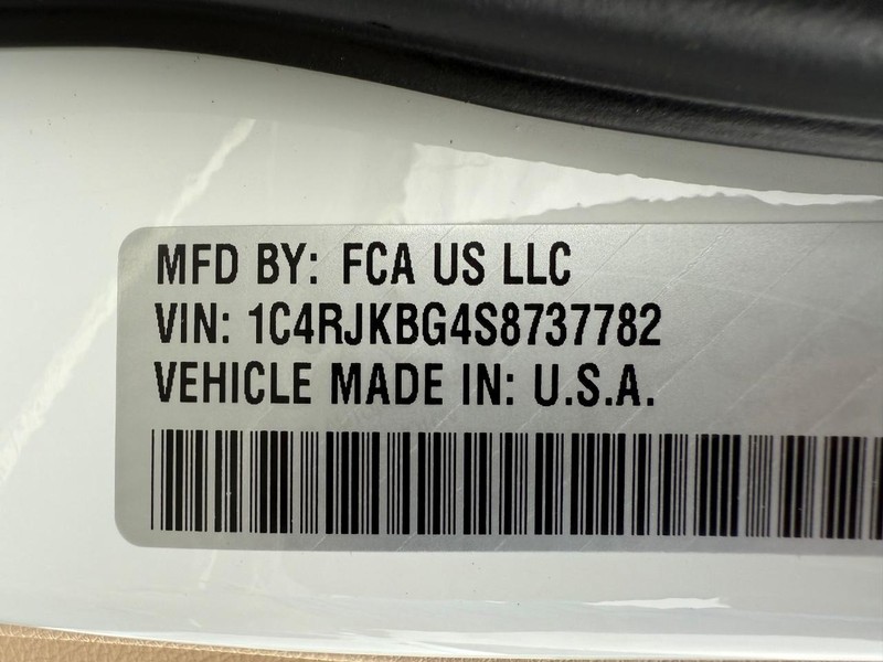 Jeep Grand Cherokee L Vehicle Full-screen Gallery Image 36