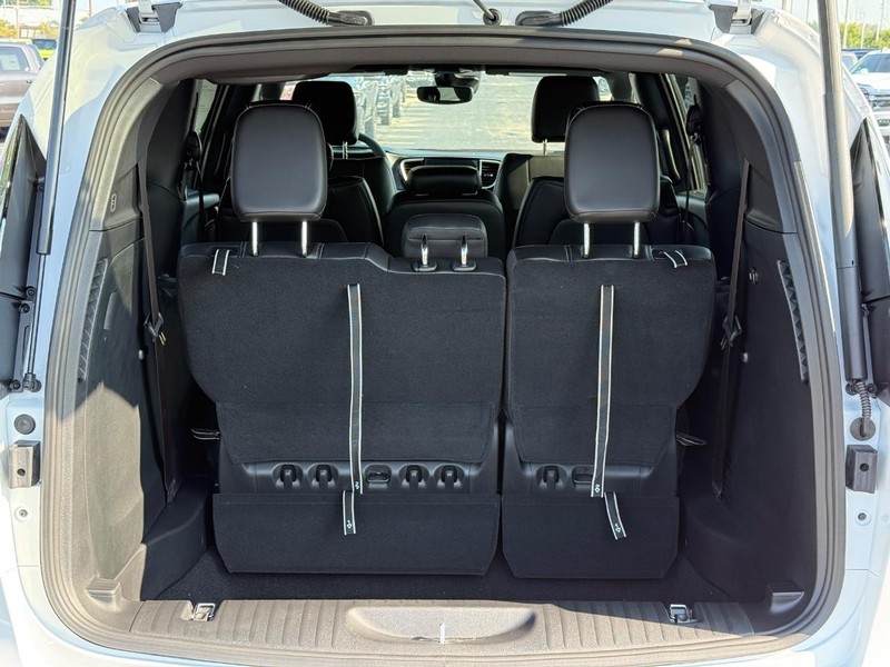 Chrysler Pacifica Vehicle Full-screen Gallery Image 7