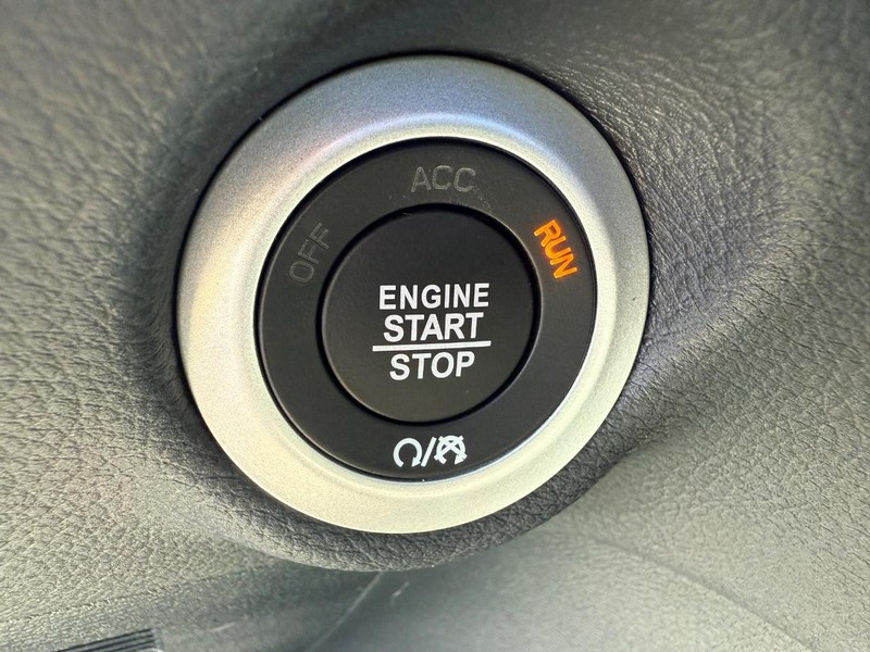 Chrysler Pacifica Vehicle Full-screen Gallery Image 24