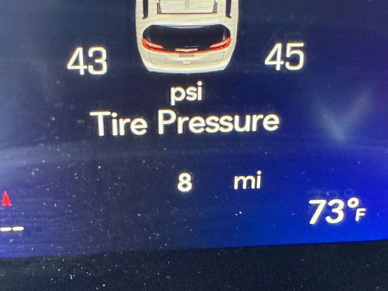 Chrysler Pacifica Vehicle Full-screen Gallery Image 31