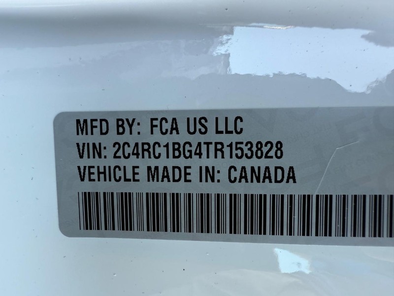 Chrysler Pacifica Vehicle Full-screen Gallery Image 33