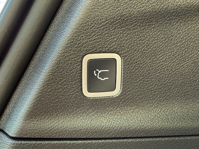 Chrysler Pacifica Vehicle Full-screen Gallery Image 8