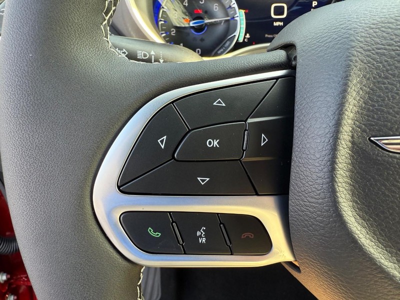 Chrysler Pacifica Vehicle Full-screen Gallery Image 22