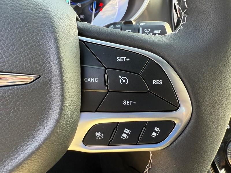 Chrysler Pacifica Vehicle Full-screen Gallery Image 23