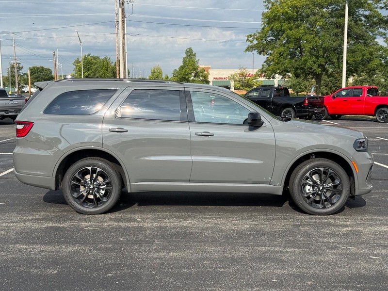 Dodge Durango Vehicle Full-screen Gallery Image 2