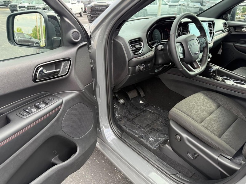 Dodge Durango Vehicle Full-screen Gallery Image 18