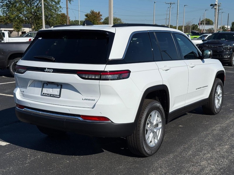 Jeep Grand Cherokee Vehicle Full-screen Gallery Image 3