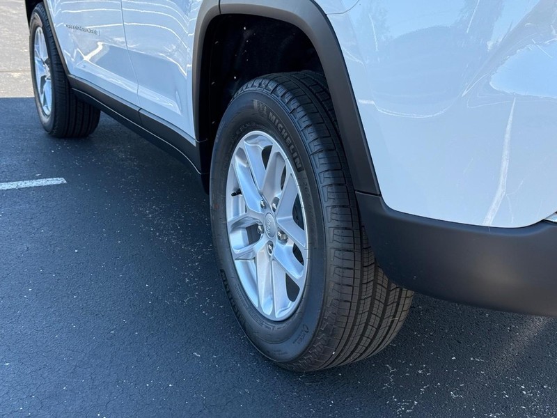 Jeep Grand Cherokee Vehicle Full-screen Gallery Image 6