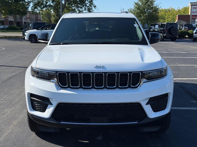 Jeep Grand Cherokee Vehicle Full-screen Gallery Image 9