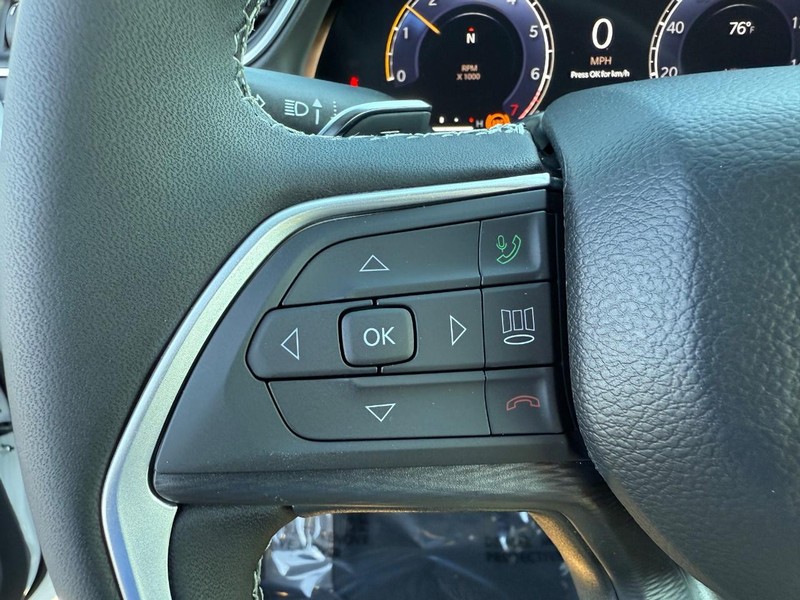 Jeep Grand Cherokee Vehicle Full-screen Gallery Image 20