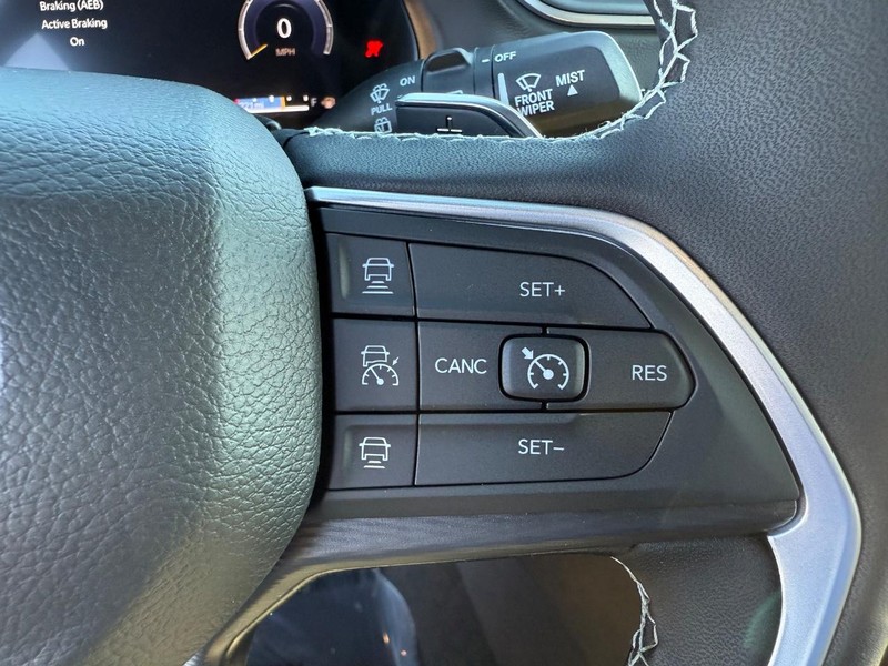 Jeep Grand Cherokee Vehicle Full-screen Gallery Image 21