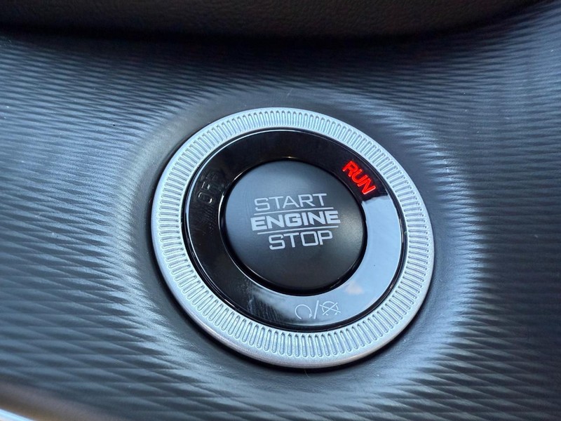 Jeep Grand Cherokee Vehicle Full-screen Gallery Image 22