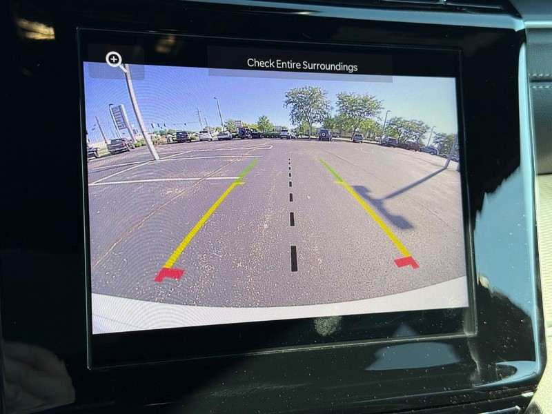 Jeep Grand Cherokee Vehicle Full-screen Gallery Image 24