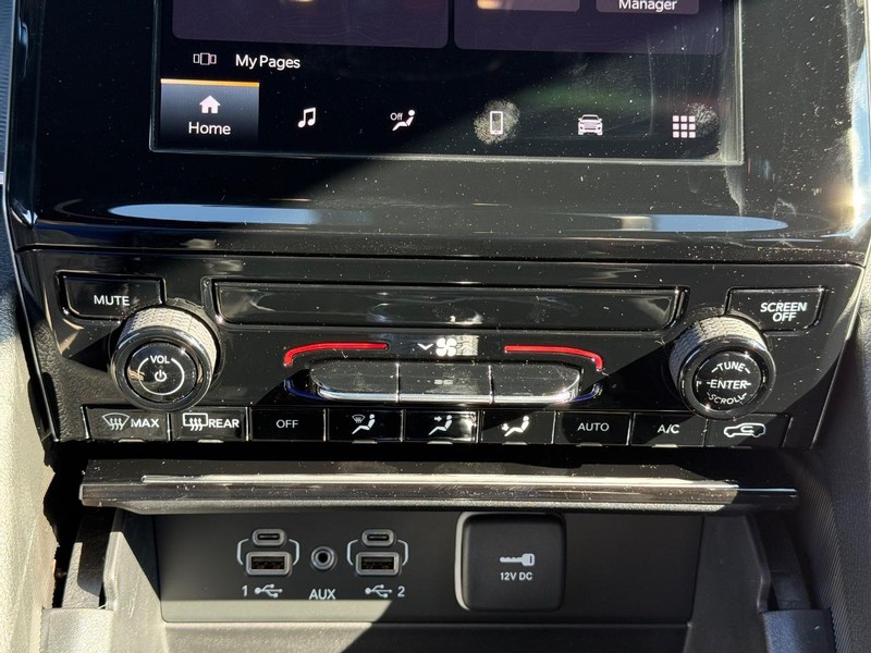 Jeep Grand Cherokee Vehicle Full-screen Gallery Image 25