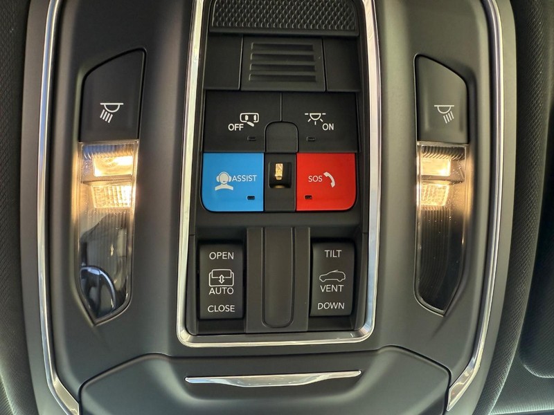 Jeep Grand Cherokee Vehicle Full-screen Gallery Image 28