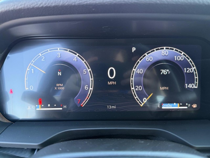 Jeep Grand Cherokee Vehicle Full-screen Gallery Image 29