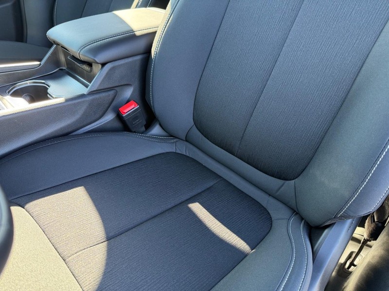 Jeep Grand Cherokee Vehicle Full-screen Gallery Image 31