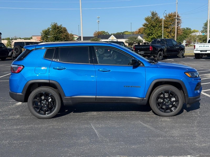 Jeep Compass Vehicle Full-screen Gallery Image 2