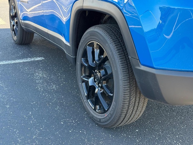 Jeep Compass Vehicle Full-screen Gallery Image 6