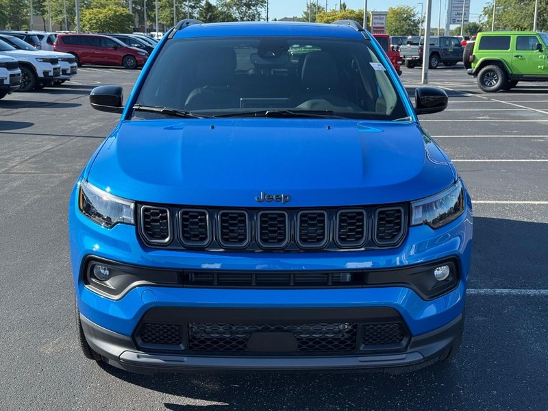 Jeep Compass Vehicle Full-screen Gallery Image 10