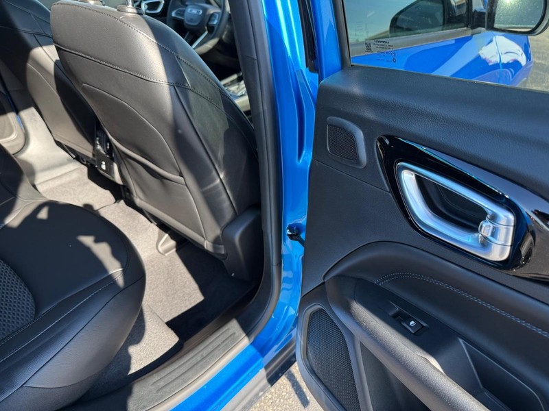 Jeep Compass Vehicle Full-screen Gallery Image 12