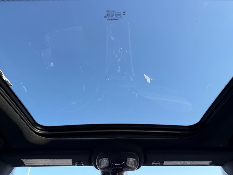 Jeep Compass Vehicle Full-screen Gallery Image 13