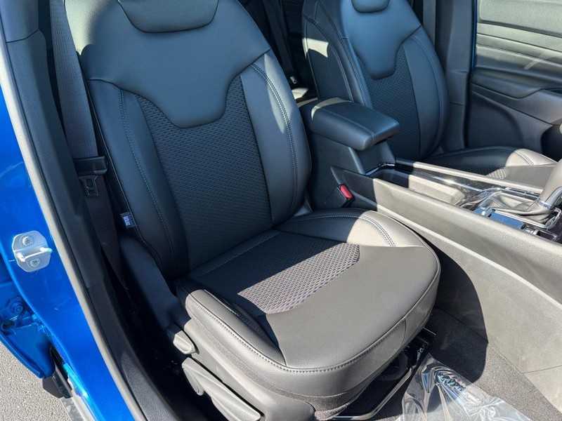 Jeep Compass Vehicle Full-screen Gallery Image 17