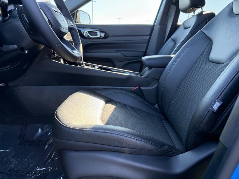 Jeep Compass Vehicle Full-screen Gallery Image 19