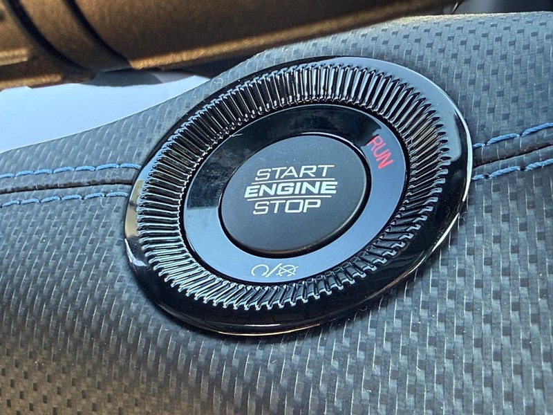 Jeep Compass Vehicle Full-screen Gallery Image 23