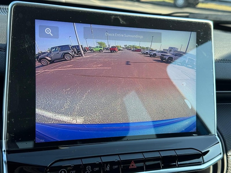 Jeep Compass Vehicle Full-screen Gallery Image 25