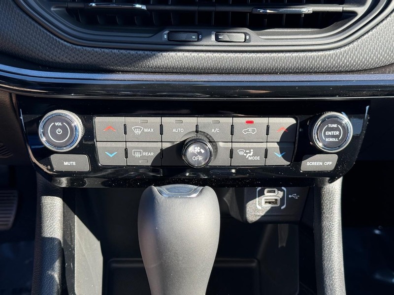 Jeep Compass Vehicle Full-screen Gallery Image 26