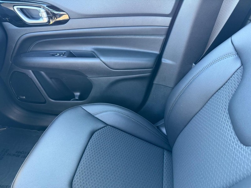 Jeep Compass Vehicle Full-screen Gallery Image 28