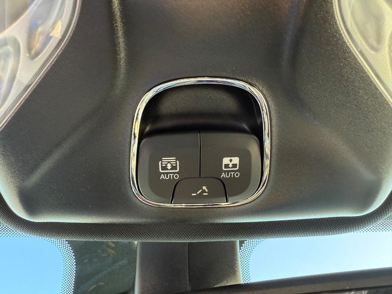 Jeep Compass Vehicle Full-screen Gallery Image 29