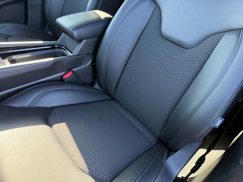 Jeep Compass Vehicle Full-screen Gallery Image 32