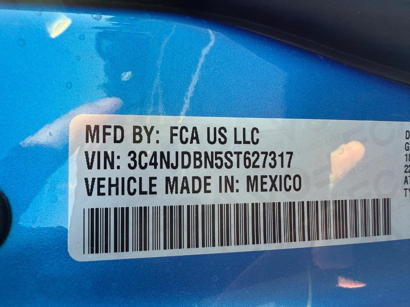 Jeep Compass Vehicle Full-screen Gallery Image 33