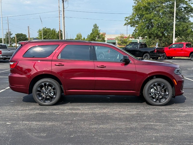Dodge Durango Vehicle Full-screen Gallery Image 2