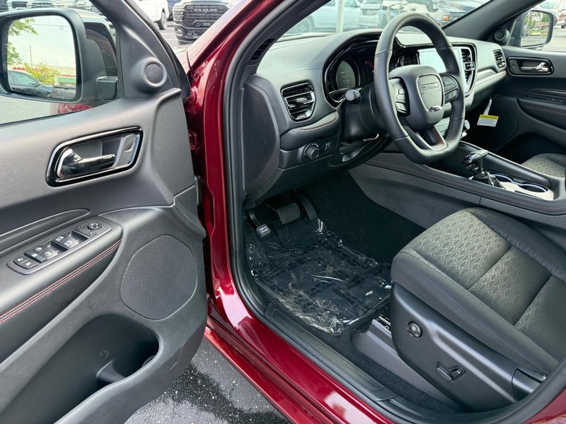 Dodge Durango Vehicle Full-screen Gallery Image 18