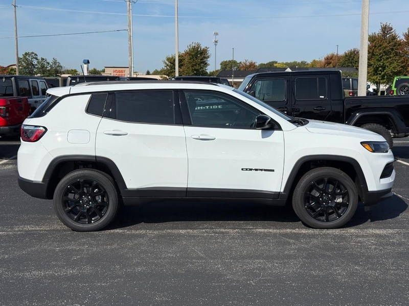 Jeep Compass Vehicle Full-screen Gallery Image 2