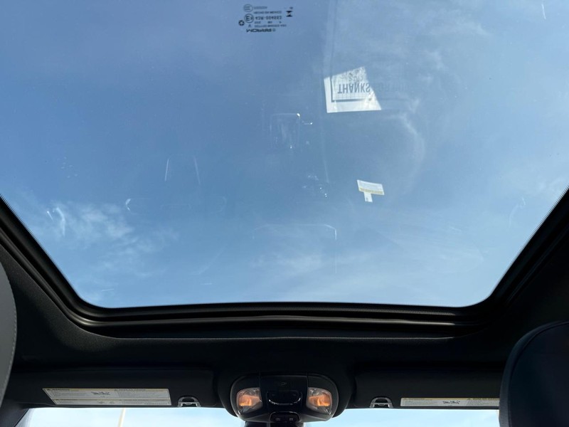 Jeep Compass Vehicle Full-screen Gallery Image 13