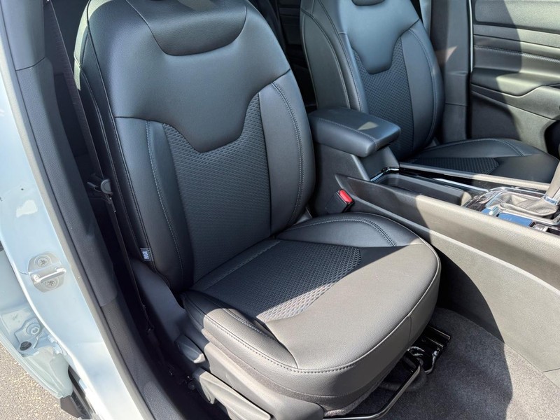 Jeep Compass Vehicle Full-screen Gallery Image 17