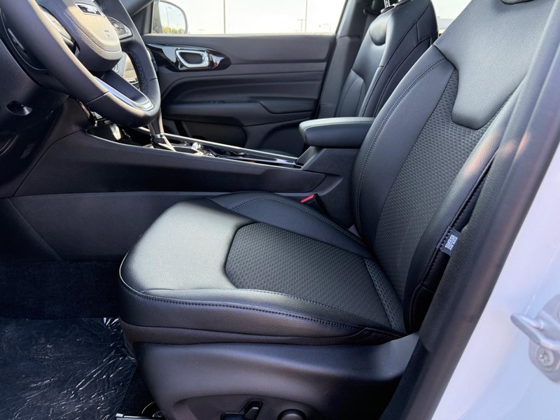 Jeep Compass Vehicle Full-screen Gallery Image 19