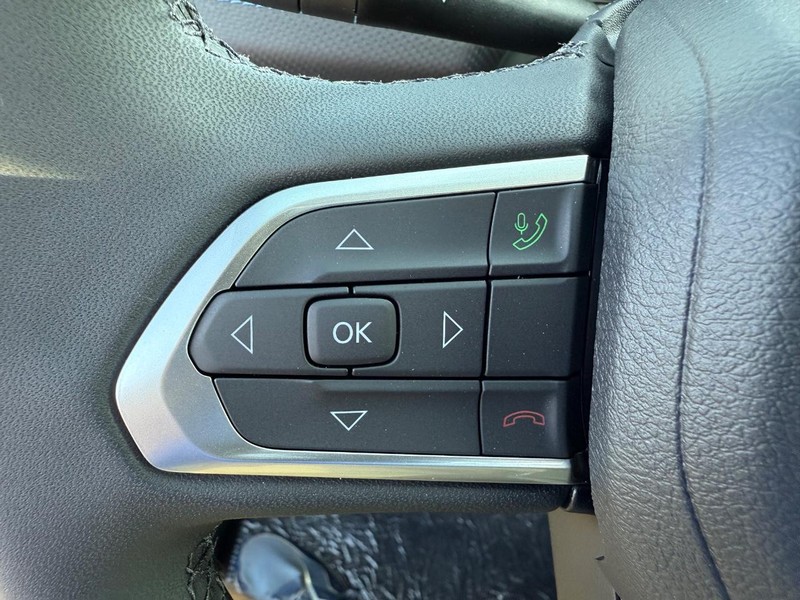 Jeep Compass Vehicle Full-screen Gallery Image 21