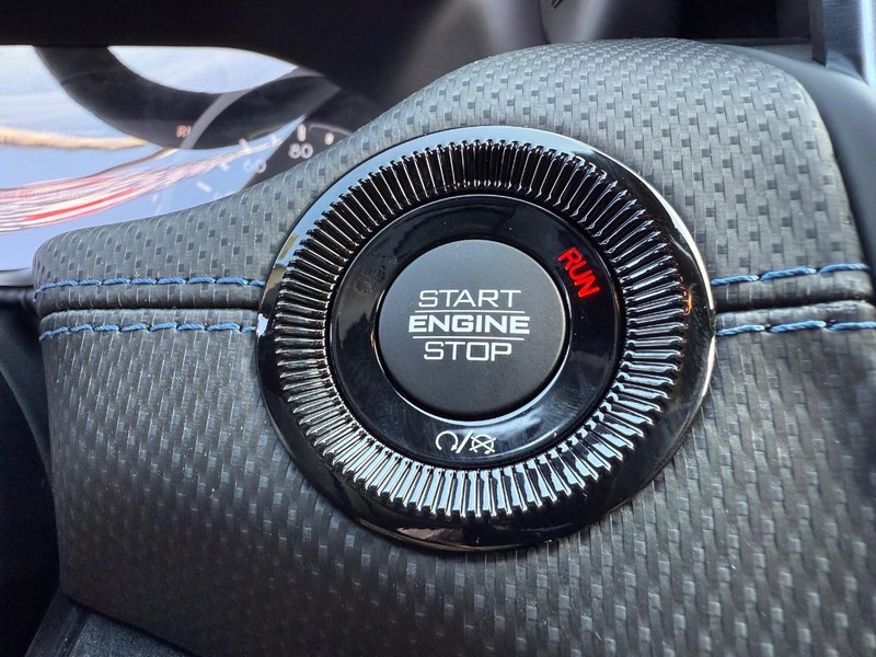 Jeep Compass Vehicle Full-screen Gallery Image 23