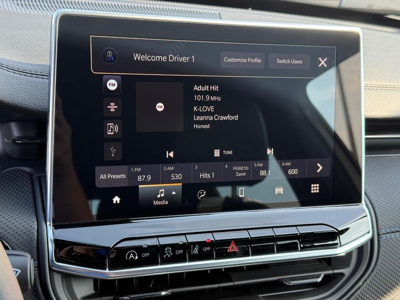 Jeep Compass Vehicle Full-screen Gallery Image 24