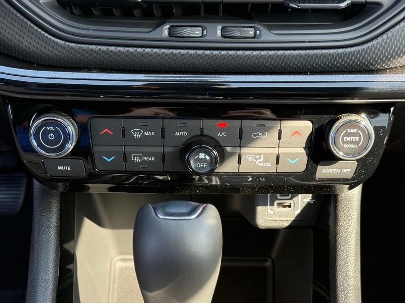 Jeep Compass Vehicle Full-screen Gallery Image 26