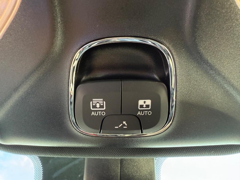 Jeep Compass Vehicle Full-screen Gallery Image 29