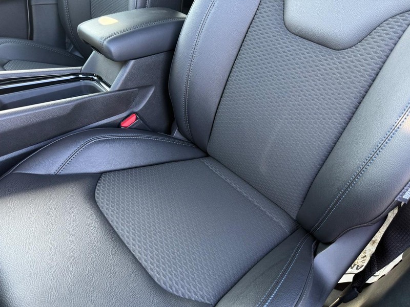 Jeep Compass Vehicle Full-screen Gallery Image 32