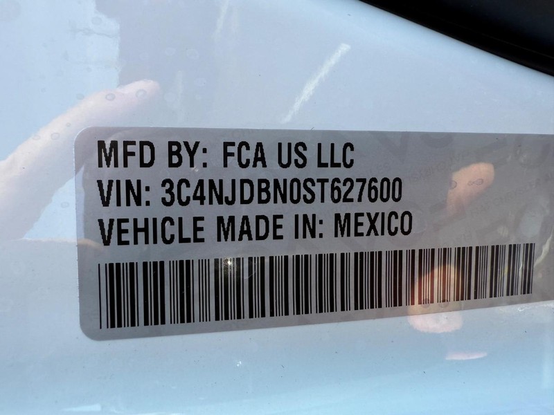 Jeep Compass Vehicle Full-screen Gallery Image 33